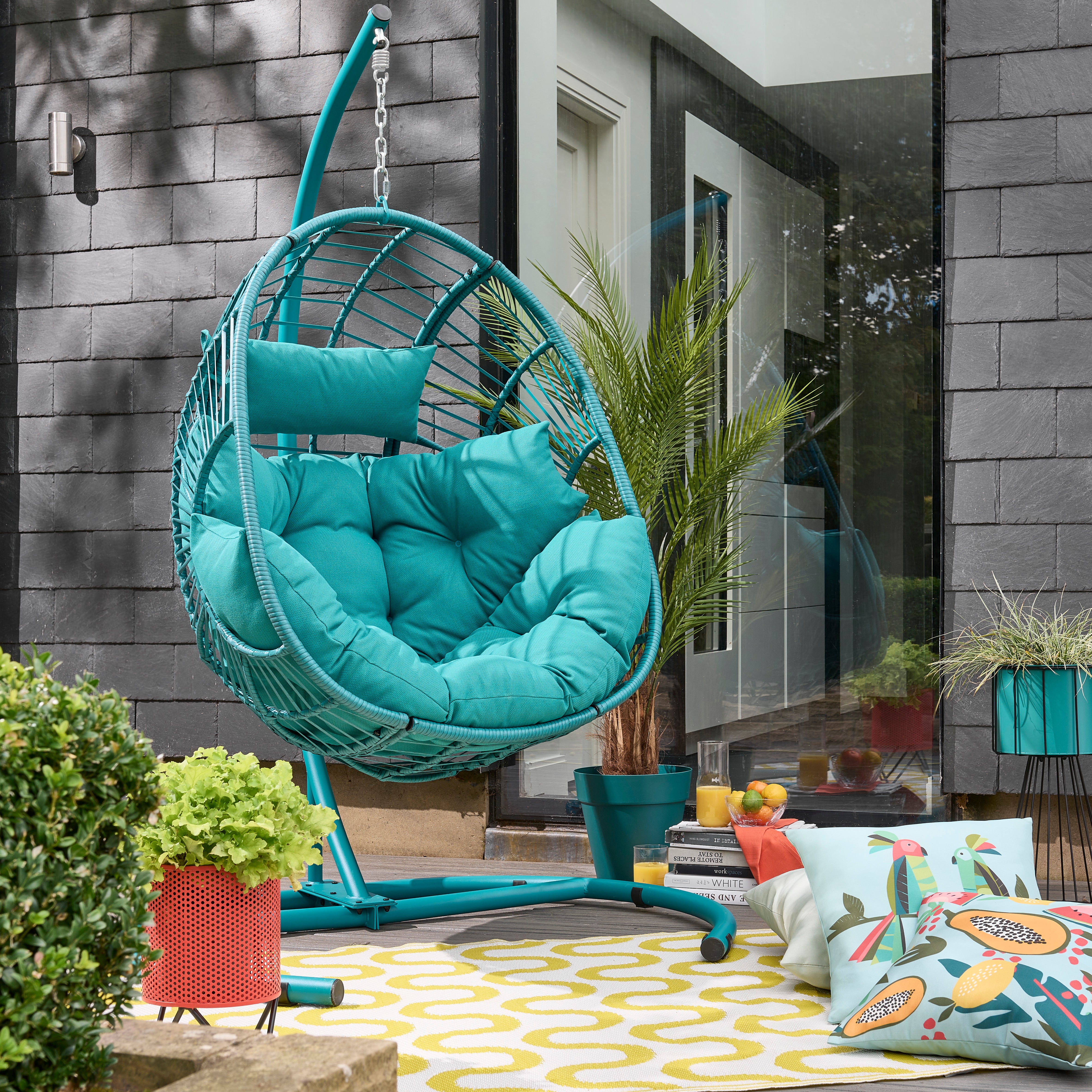 Elements Peacock Hanging Egg Chair Green | Compare The Build