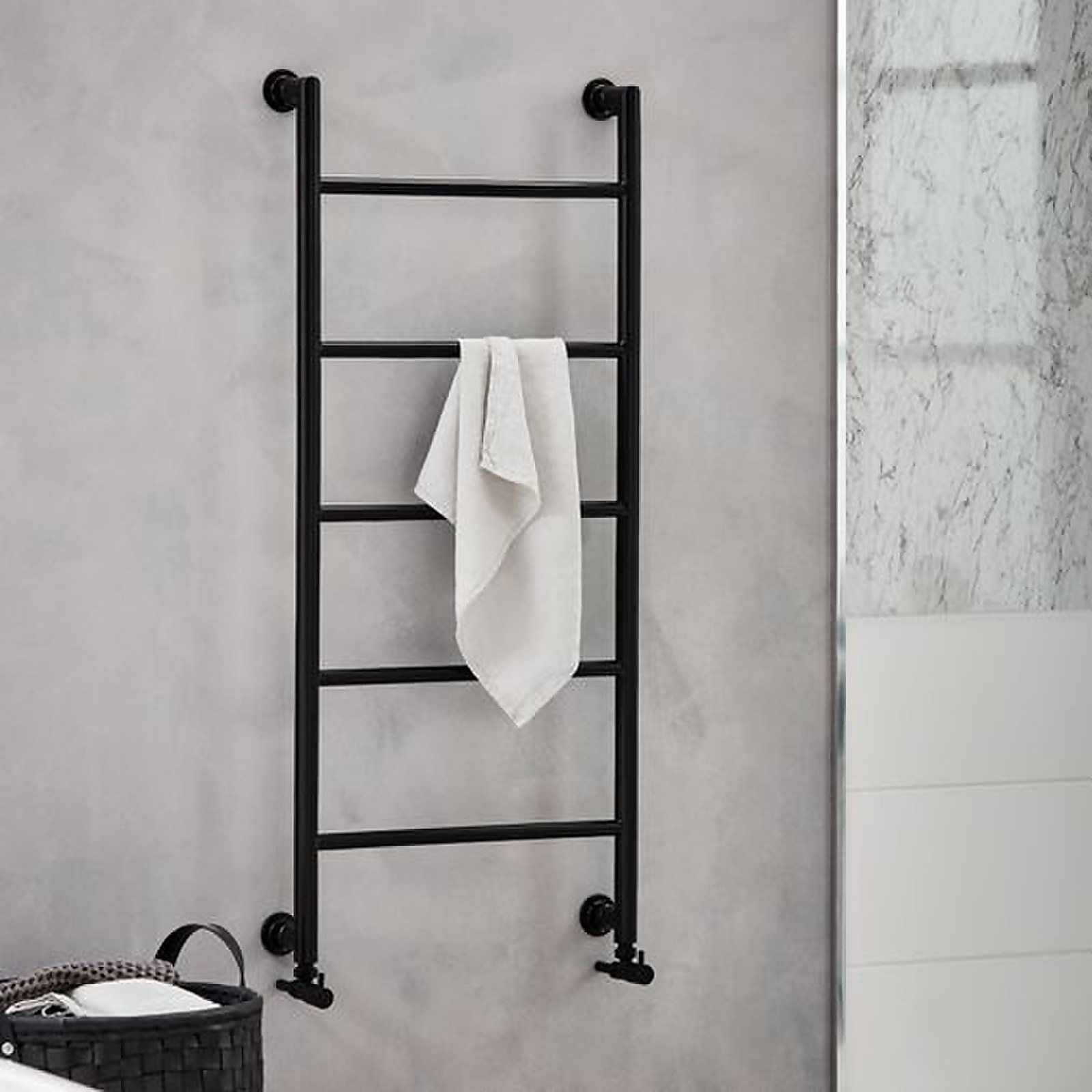 Bathstore Noir 1200mm Round Towel Radiator - Black Price Comparisons | Compare The Build