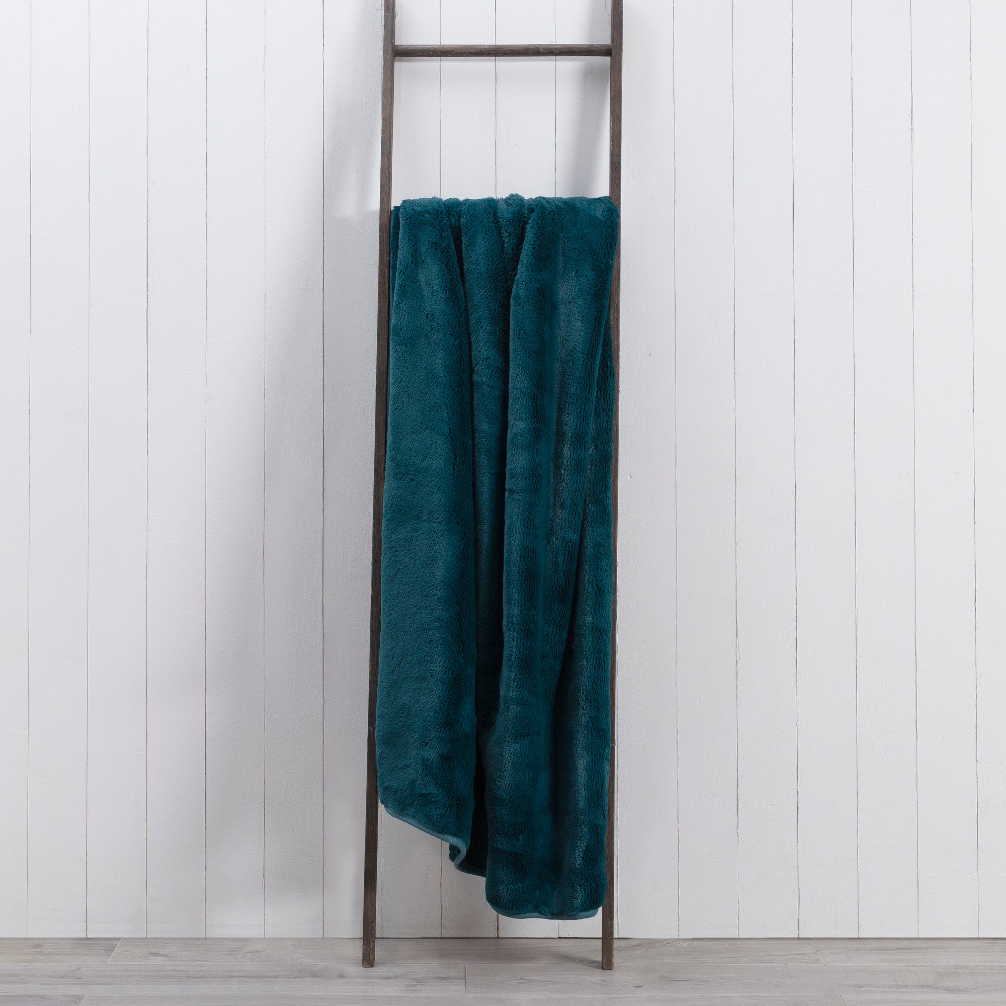 Aspen Plush Faux Fur 200cm x 200cm Throw Blue Price Comparisons | Compare The Build