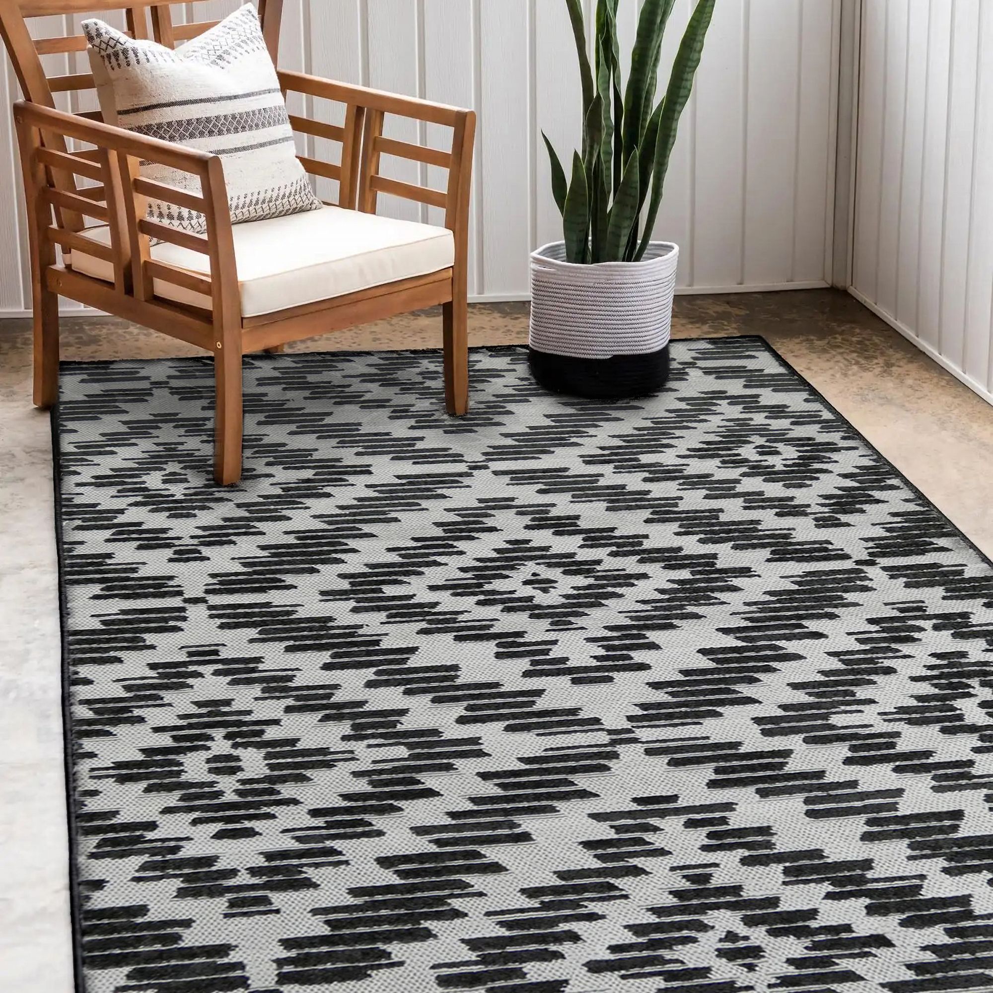 Monaco Geometric Black & White Indoor & Outdoor Rug 170Cmx120Cm Price Comparisons | Compare The Build