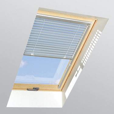 AJP II/11 FAKRO Venetian Blind in Metallic Pale Blue - 114cm x 140cm AJP II 11/165 Price Comparisons | Compare The Build