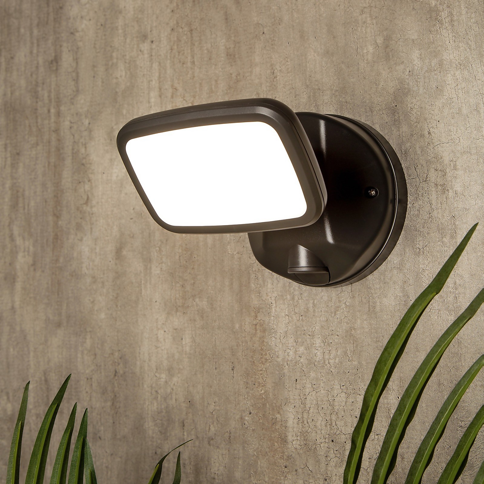 Lynn 1 Light Outdoor Wall Light (IP65) - Dark Grey Price Comparisons | Compare The Build