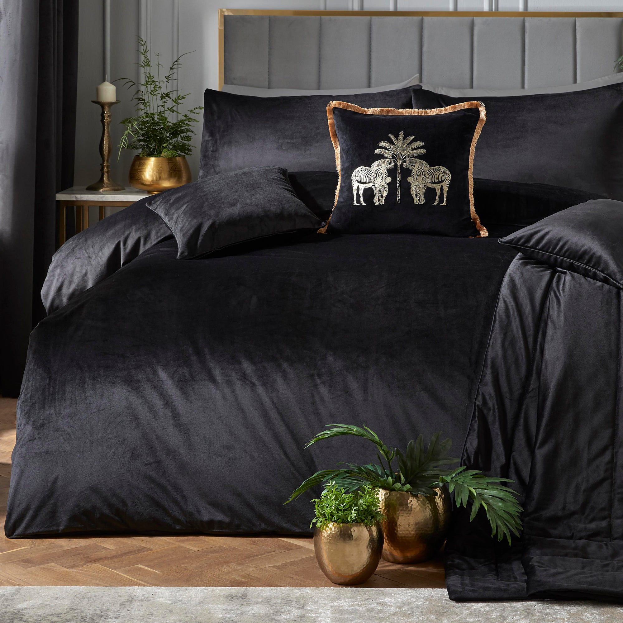 ﻿Laurence Llewelyn-Bowen Montrose Black Duvet Cover and Pillowcase Set Black Price Comparisons | Compare The Build