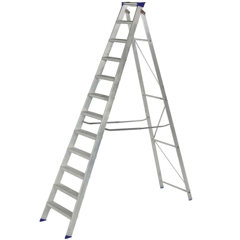 Werner 12 Tread Master Trade Stepladder - BS 2037 EN131 Professional 7141218 | Compare The Build