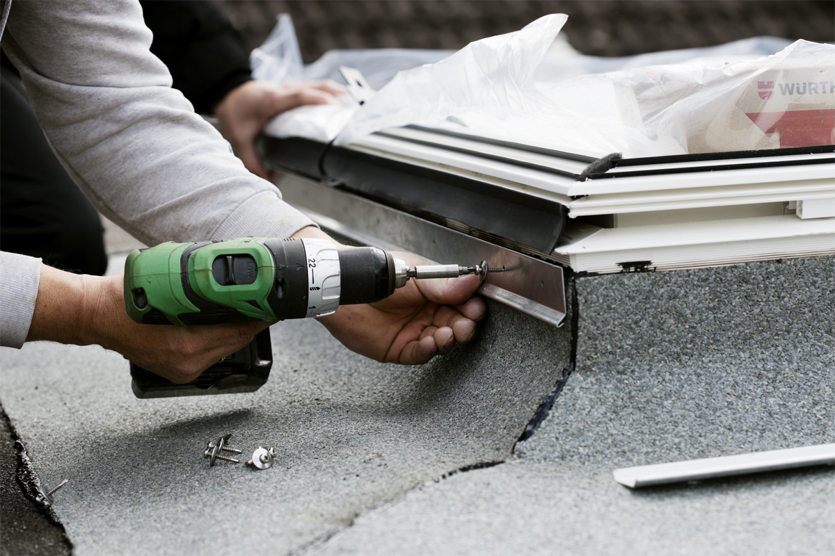 VELUX Frame Fixing Kit for Flat Roof Material ZZZ 090090 210 900 mm x 900 mm Price Comparisons | Compare The Build