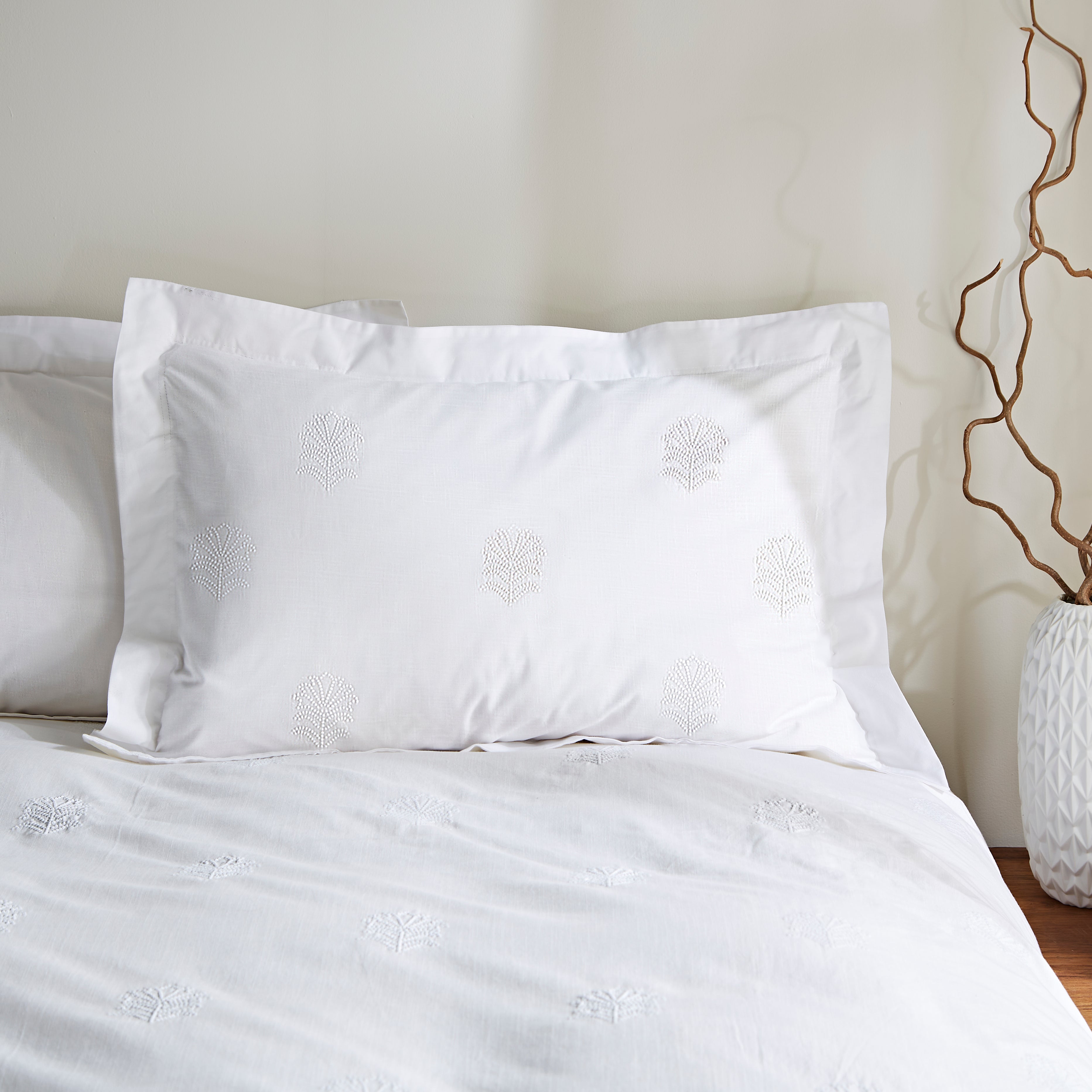 Edited Life Salcombe Oxford Pillowcase White Price Comparisons | Compare The Build