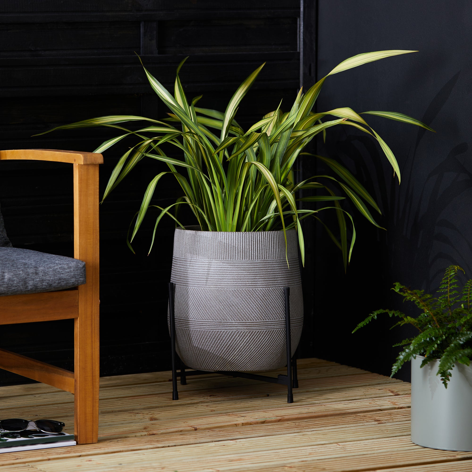 Fibre Clay Grey Plant Pot with Metal Stand Off-White Price Comparisons | Compare The Build