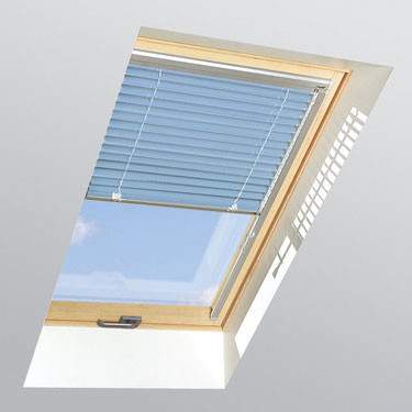 AJP/07 FAKRO Venetian Blind in Sky Blue - 78cm x 140cm AJP 07/143 Price Comparisons | Compare The Build