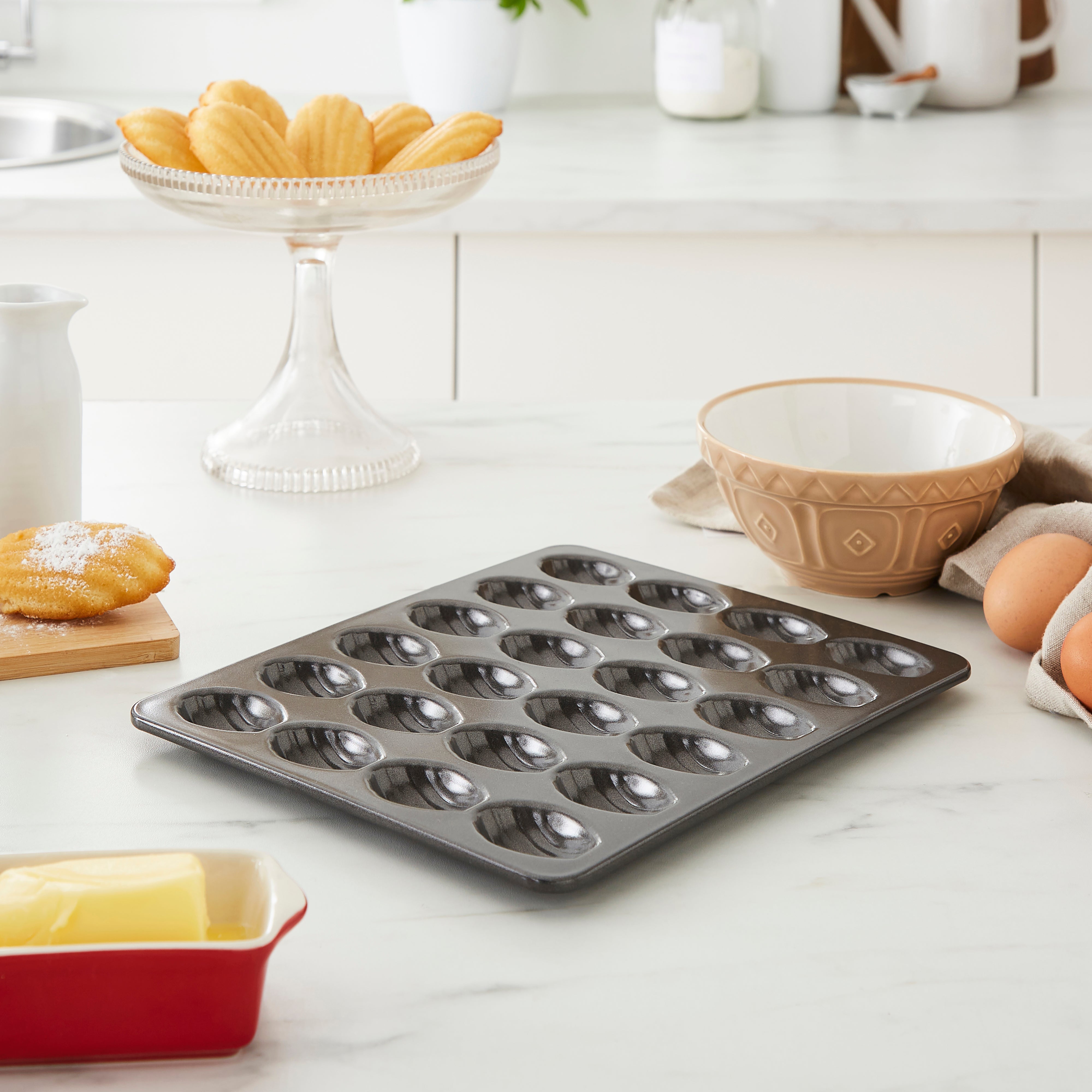 Gourmet Madelaine Tray Black | Compare The Build