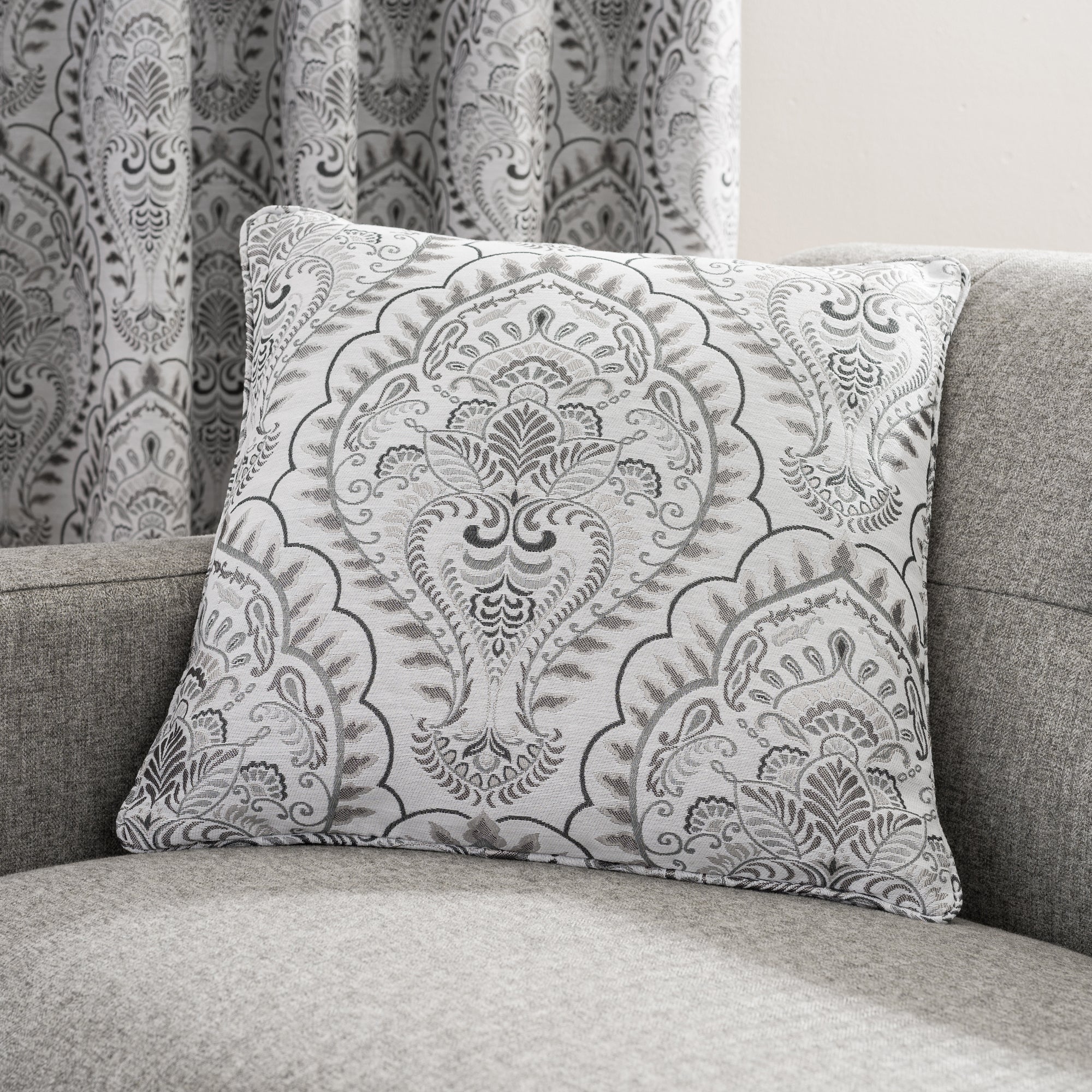 Leonardo Cushion Grey and White Price Comparisons | Compare The Build