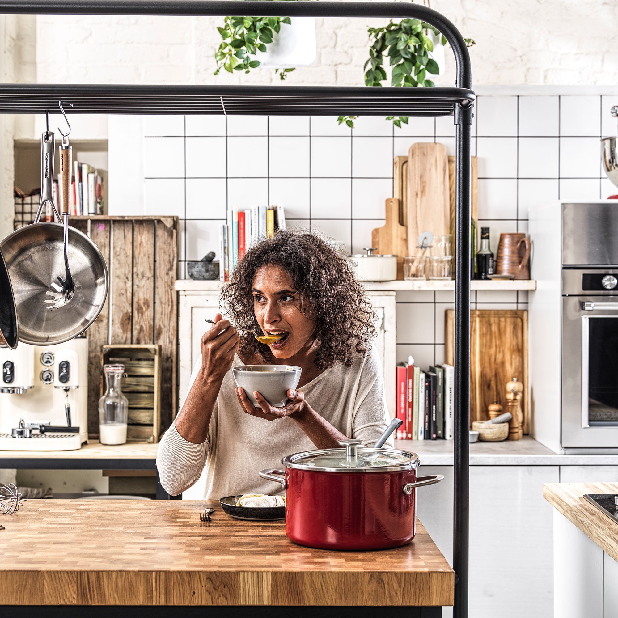KitchenAid Enamel On Steel 24cm Covered Casserole Dish Red Price Comparisons | Compare The Build
