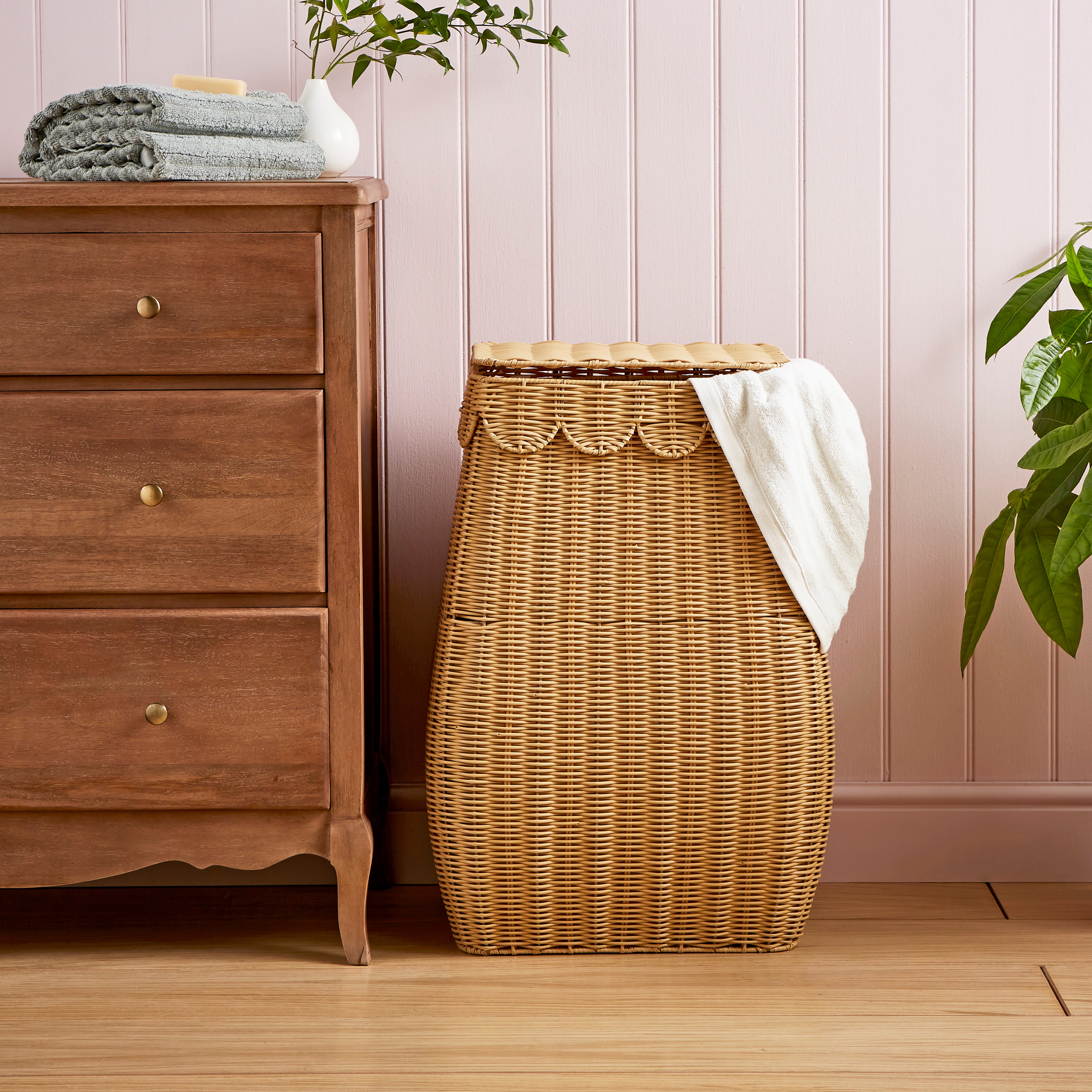 Heart and Soul Scalloped Laundry Basket Natural Price Comparisons | Compare The Build