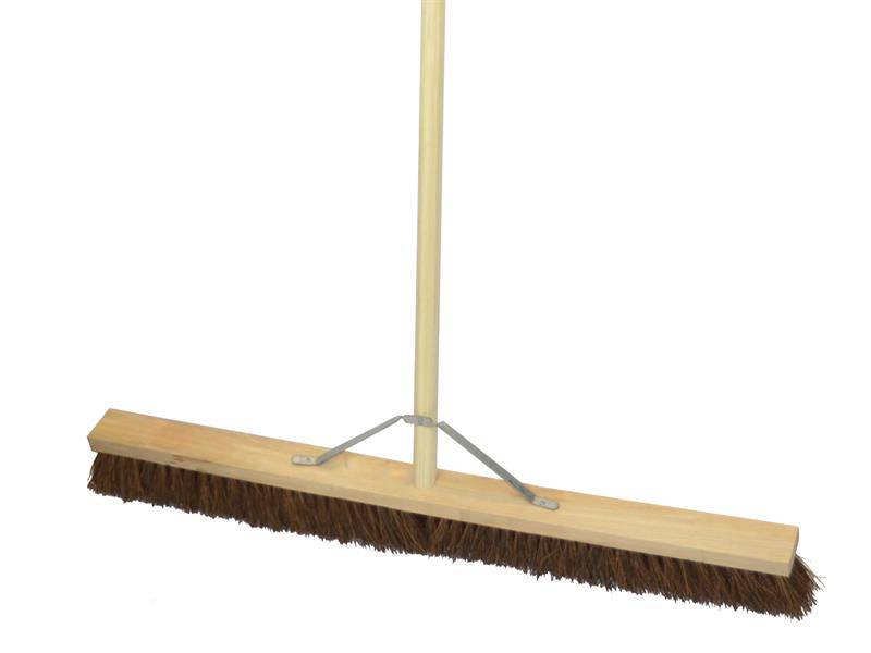 Faithfull FAIBRBASS36H Stiff Bassine Broom 900mm (36in) + Handle & Stay | Compare The Build