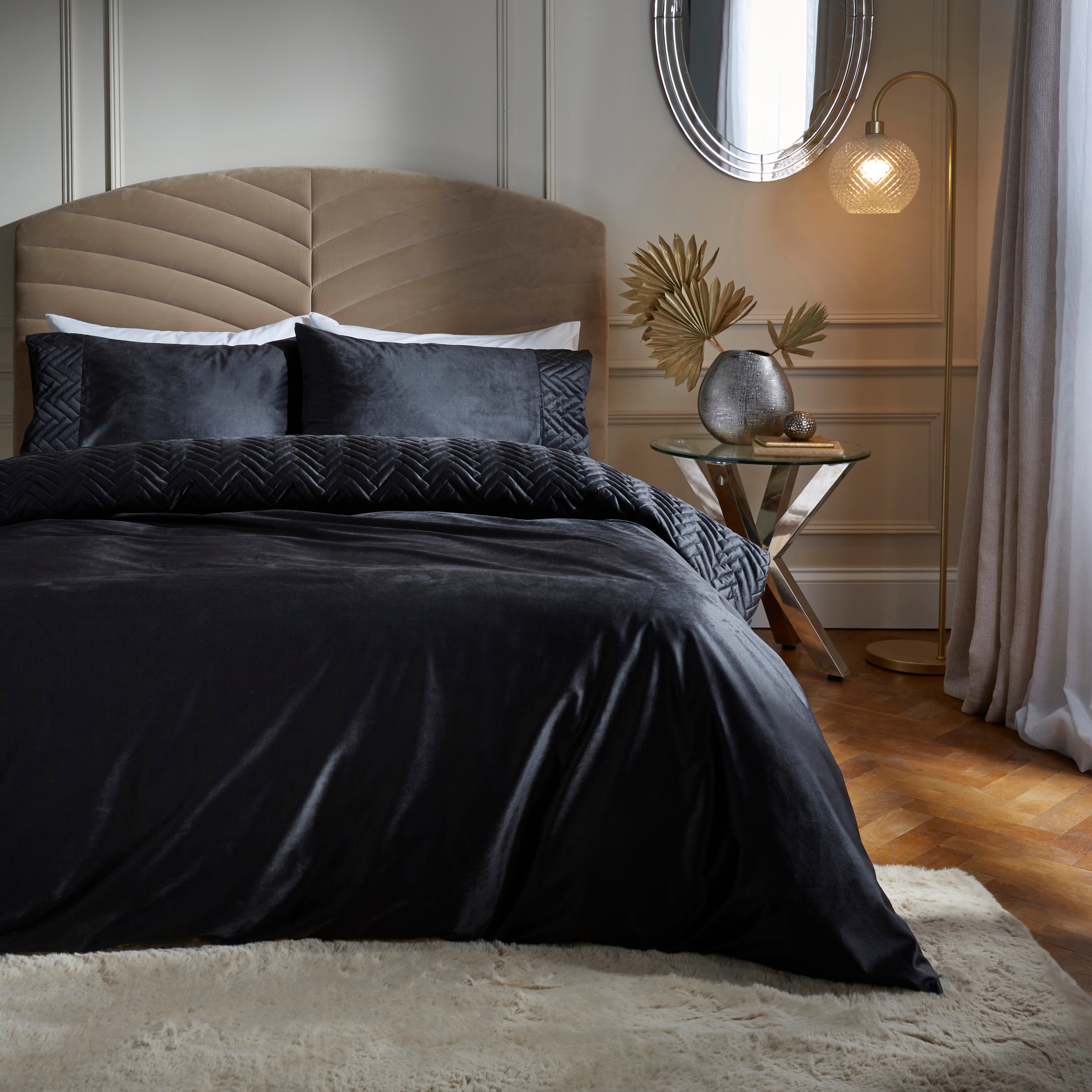 Hallie Pinsonic Velvet Duvet Cover and Pillowcase Set Black Black Price Comparisons | Compare The Build